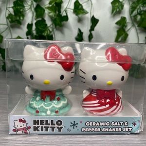 Sanrio Hello Kitty Christmas Ceramic Salt and Pepper Shaker Set New